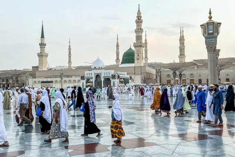 استفاده از سنگهای گرانیت در کف مدینه