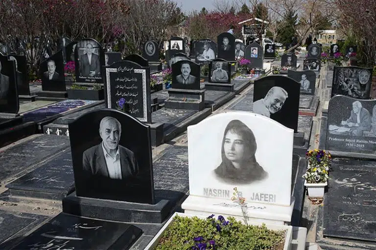 تصاویر روی سنگ قبرها