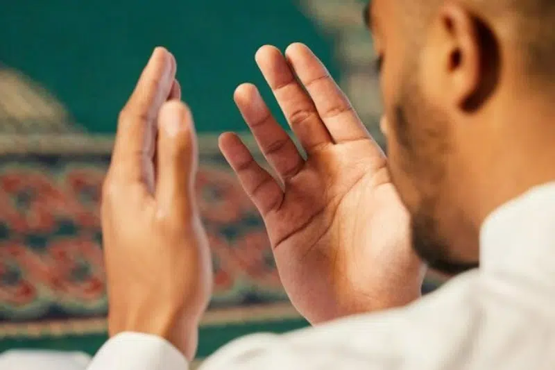 تأثیر خواندن نماز قضا در آرامش روح متوفی